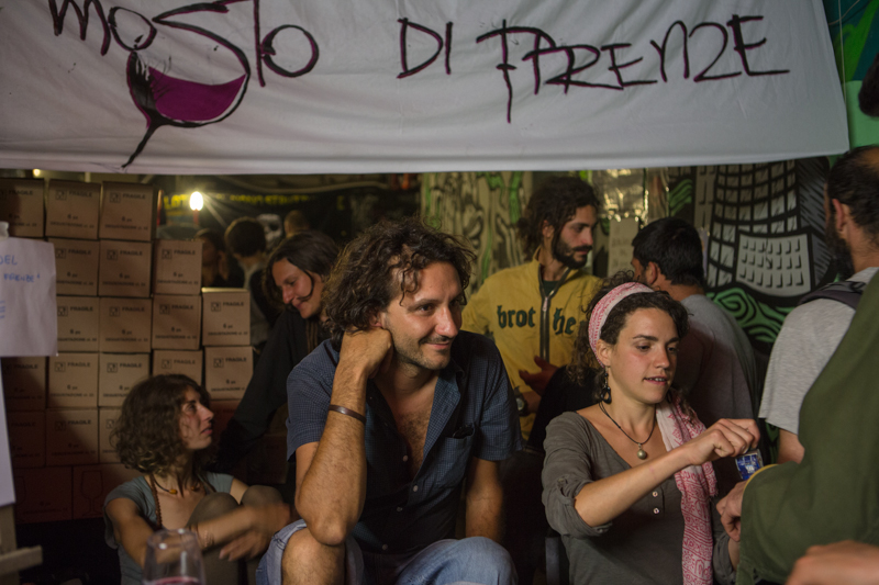 Csa Next Emerson, maggio 2015. Alessio e Alice all'entrata del "Il mosto di Firenze". © Federico Barattini