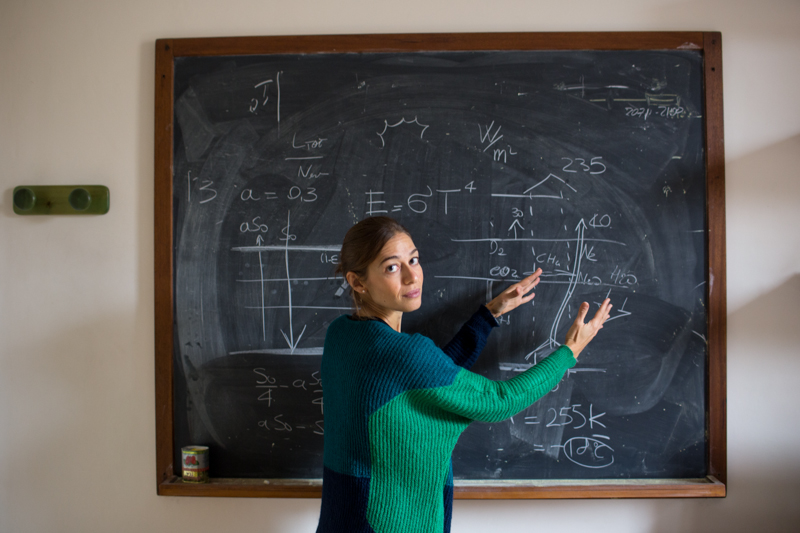 Elisa Palazzi, fisica dell’Istituto di Scienze dell’Atmosfera e del Clima di Torino, si occupa dei cambiamenti nel ciclo idrologico, il ciclo dell’acqua, nelle regioni montane.