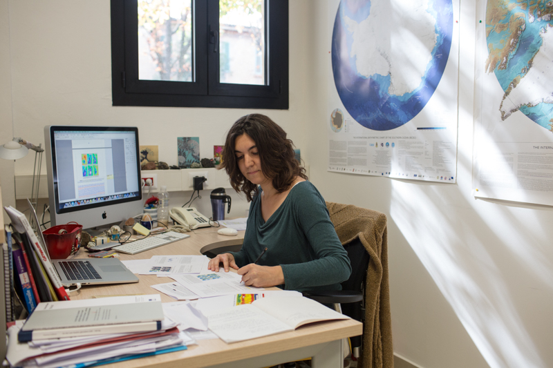 Florence Colleoni per il CMCC si occupa di ricostruire l’evoluzione dei climi passati molto remoti per determinare il processo che ci ha portato al clima di adesso a partire da 5 milioni di anni fa.