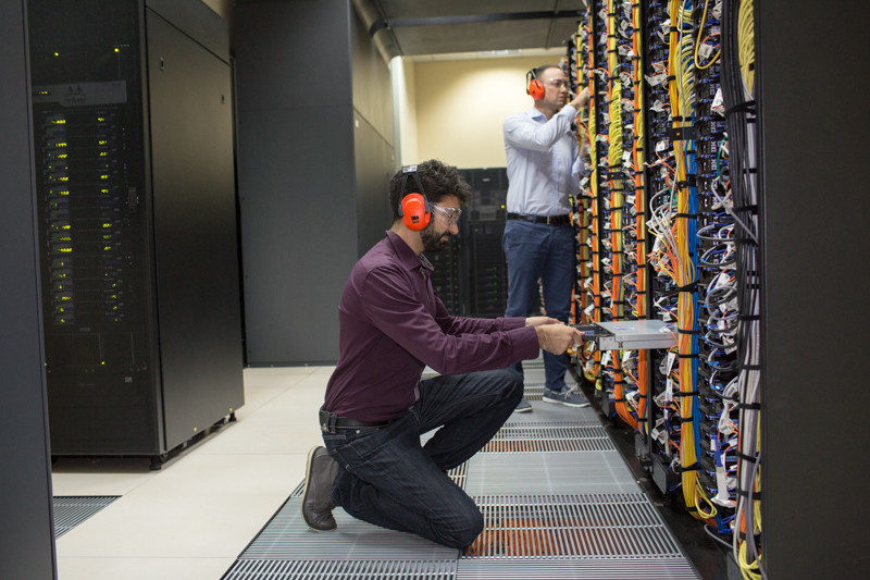 Manutenzione al supercomputer Athena. Centro di Supercalcolo del Centro Euro-Mediterraneo sui Cambiamenti Climatici di Lecce. Athena è il supercomputer più potente d’Europa dedicato esclusivamente alla ricerca climatica.